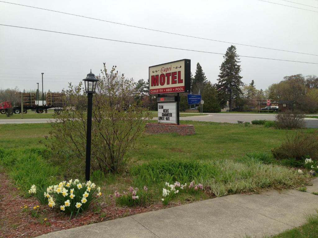 Capri Motel Mackinaw City Exteriör bild